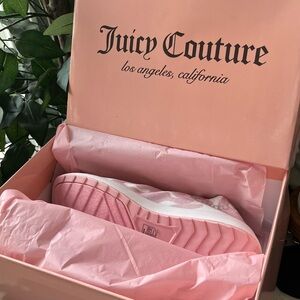 Juicy Couture Women's Pink and White Slip-On Sneakers